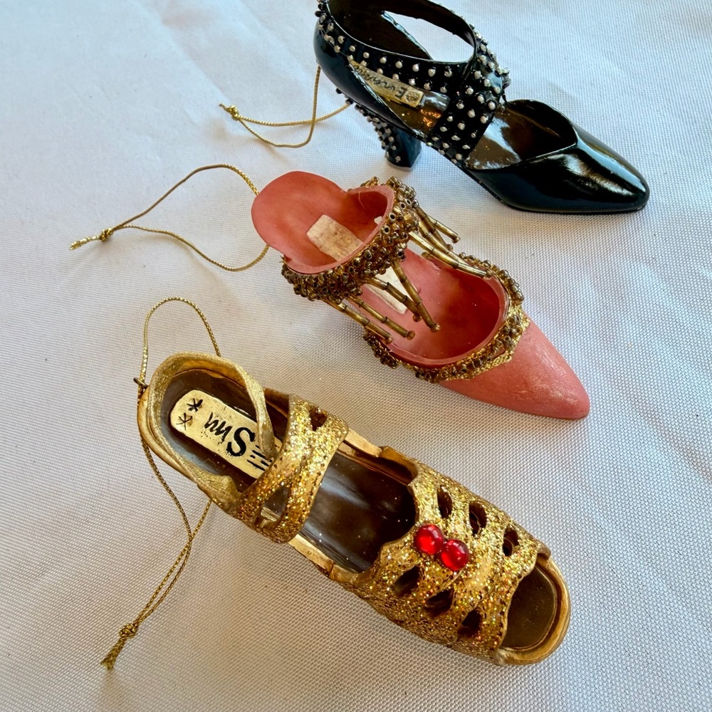 Seven Christmas Ornaments High Heels Miniature Figurines Shoe Collection - Picture 6 of 9